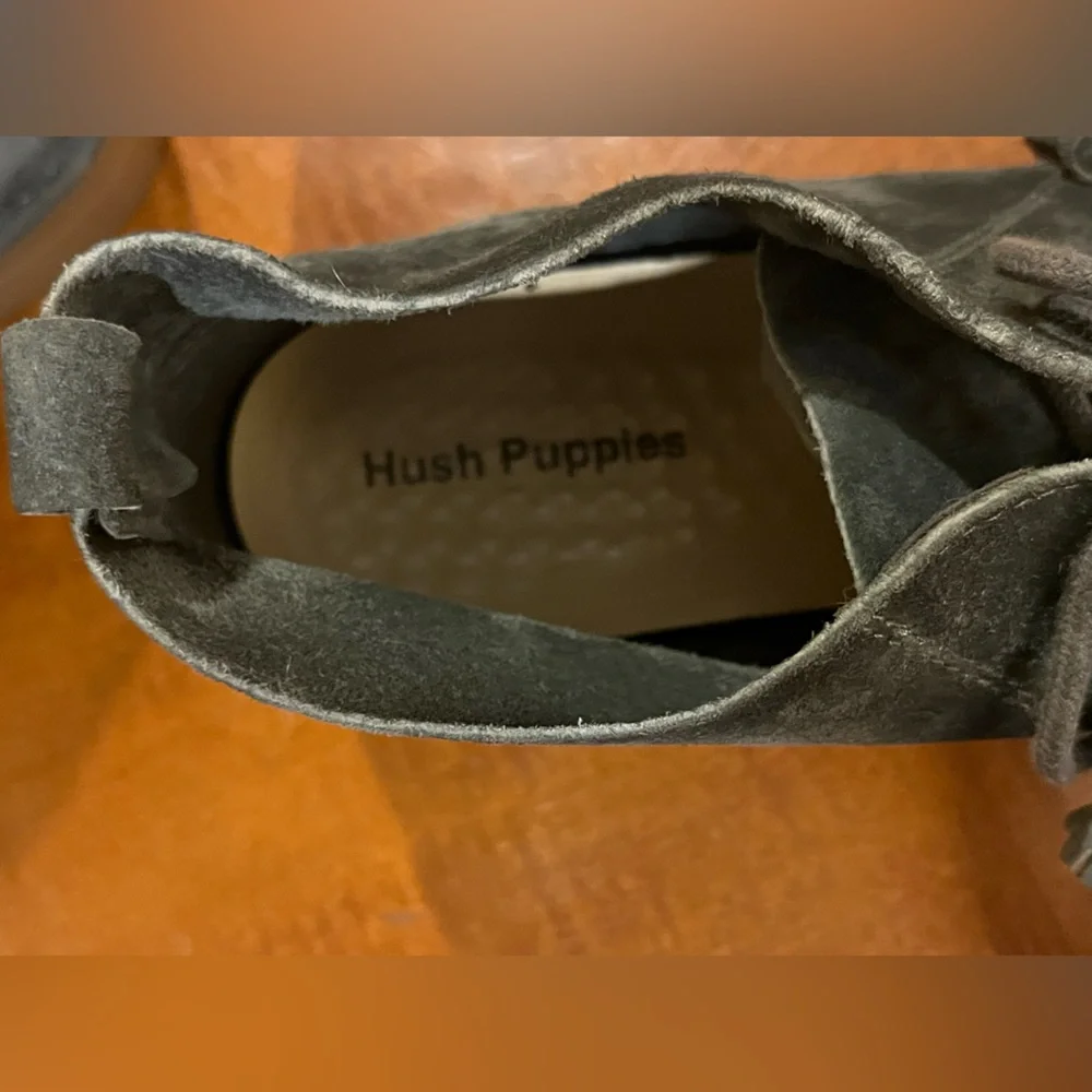 Hush Puppies Cyra Catelyn Suede Chukka boots w/tassel laces. Grey leather. Sz 10